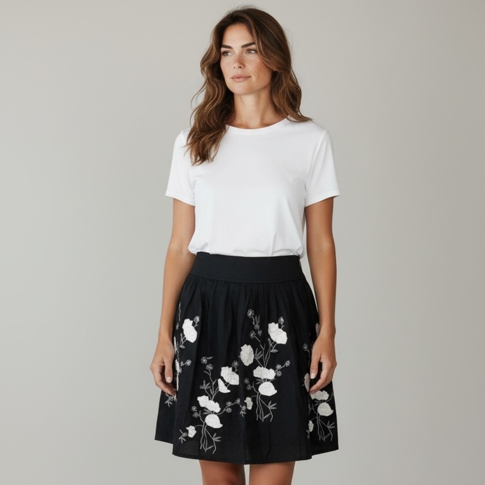 Carol Little embroidered black skirt, size 6 side zip excellent condition